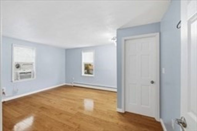 22 Juniper St, Lowell, MA 01852