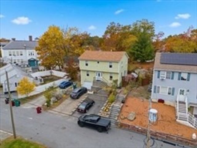22 Juniper St, Lowell, MA 01852