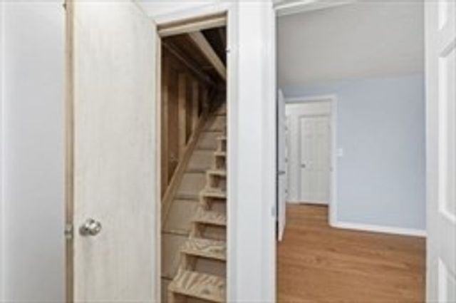 22 Juniper St, Lowell, MA 01852