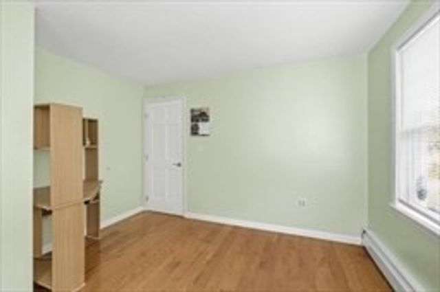 22 Juniper St, Lowell, MA 01852