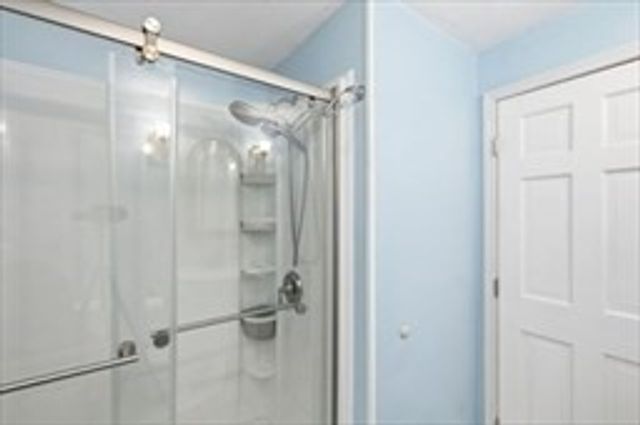 22 Juniper St, Lowell, MA 01852