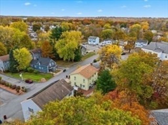 22 Juniper St, Lowell, MA 01852