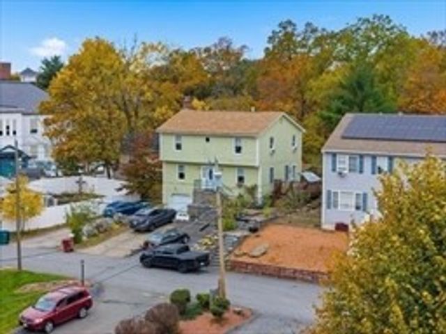 22 Juniper St, Lowell, MA 01852