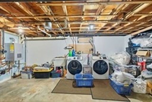 22 Juniper St, Lowell, MA 01852