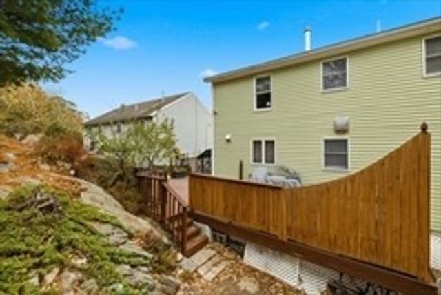 22 Juniper St, Lowell, MA 01852