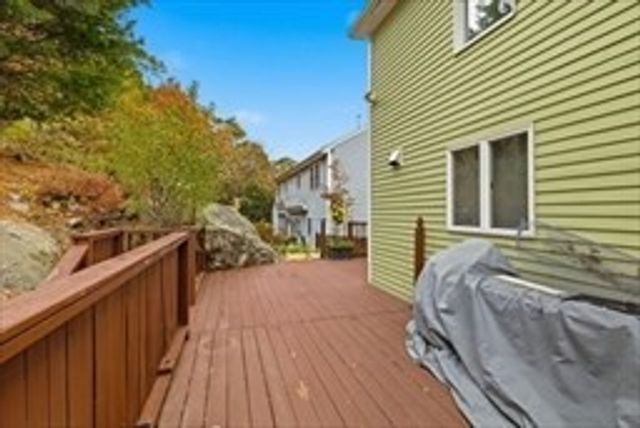 22 Juniper St, Lowell, MA 01852