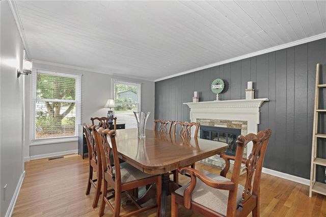9470 Hillside Drive, Roswell, GA 30076