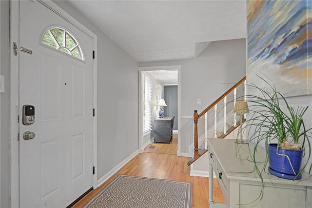 9470 Hillside Drive, Roswell, GA 30076