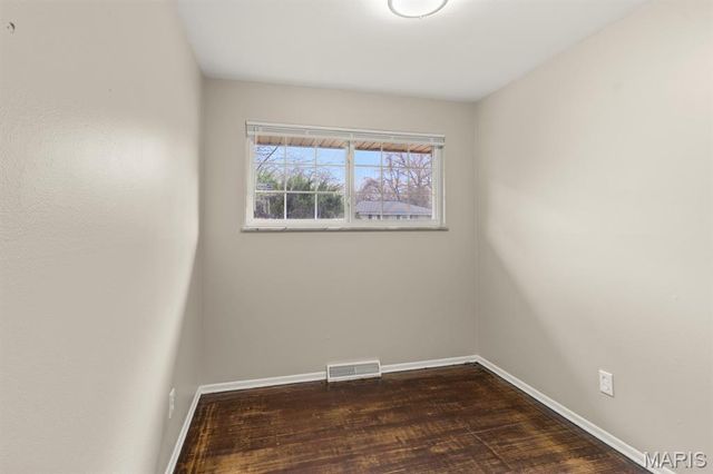 1223 Reale Avenue, St Louis, MO 63138