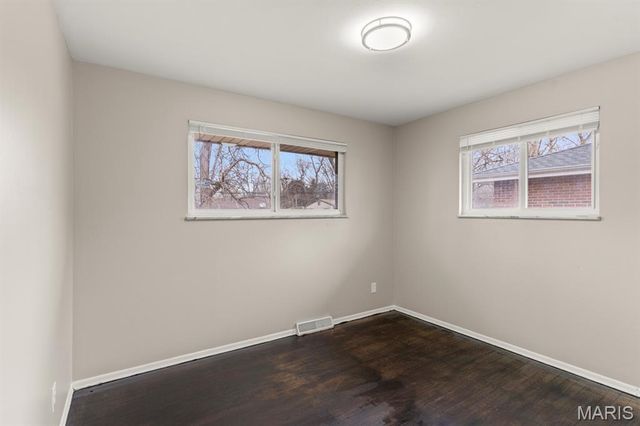 1223 Reale Avenue, St Louis, MO 63138