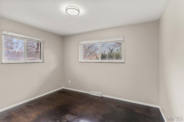 1223 Reale Avenue, St Louis, MO 63138