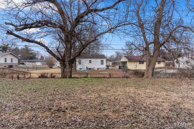 1223 Reale Avenue, St Louis, MO 63138