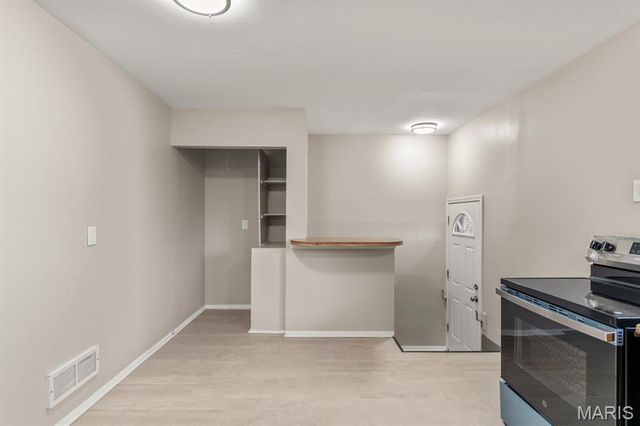 1223 Reale Avenue, St Louis, MO 63138