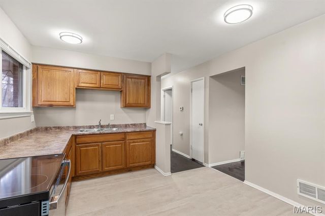 1223 Reale Avenue, St Louis, MO 63138