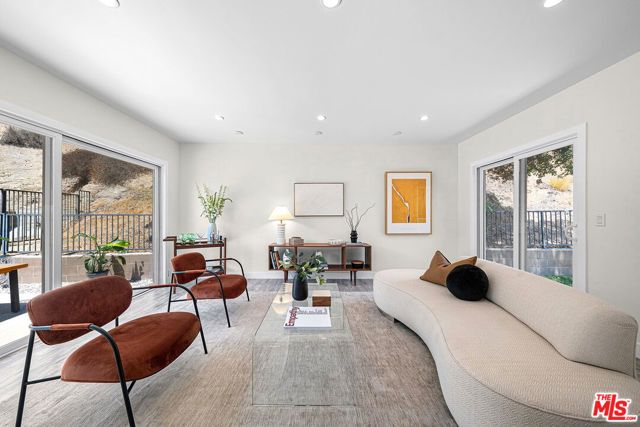 2761 Lompoc Street, Los Angeles, CA 90065