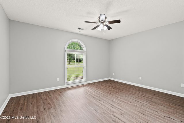 8805 Dove Hill Drive, Olive Branch, MS 38654