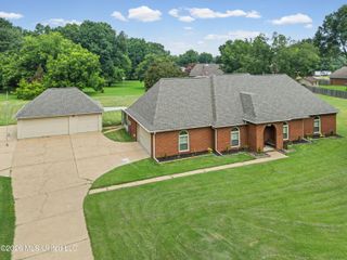 8805 Dove Hill Drive, Olive Branch, MS 38654