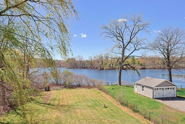 119 Hope Ave, Worcester, MA 01603