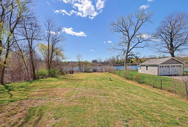 119 Hope Ave, Worcester, MA 01603