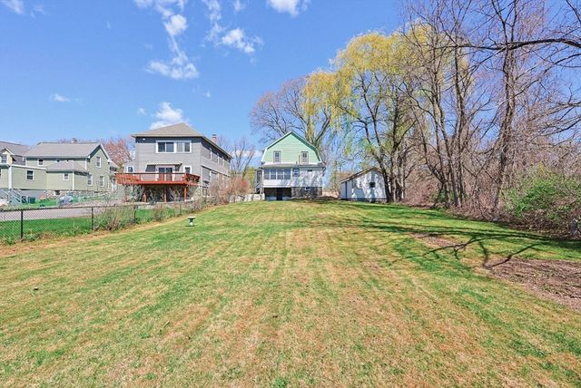 119 Hope Ave, Worcester, MA 01603