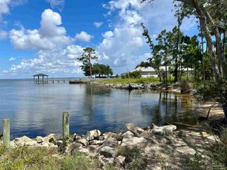 957 Dolphin Rd, Milton, FL 32583