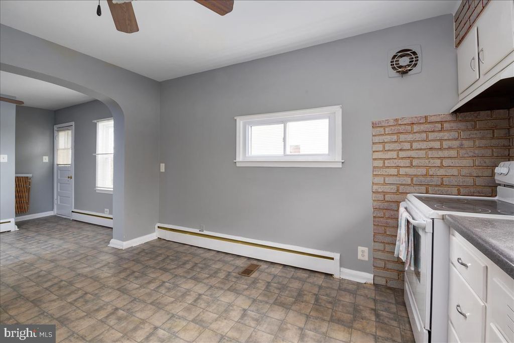 Image 10 of property listing at 2507 GEHB AVE, Baltimore, MD 21227