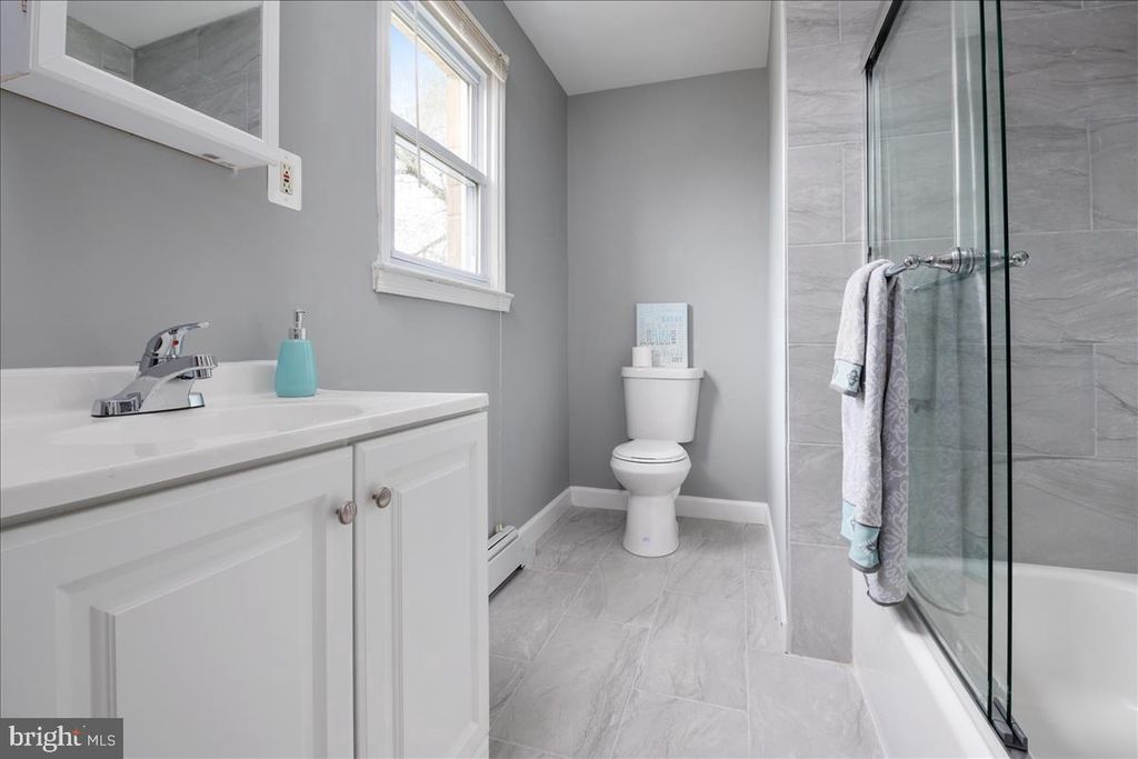 Image 16 of property listing at 2507 GEHB AVE, Baltimore, MD 21227