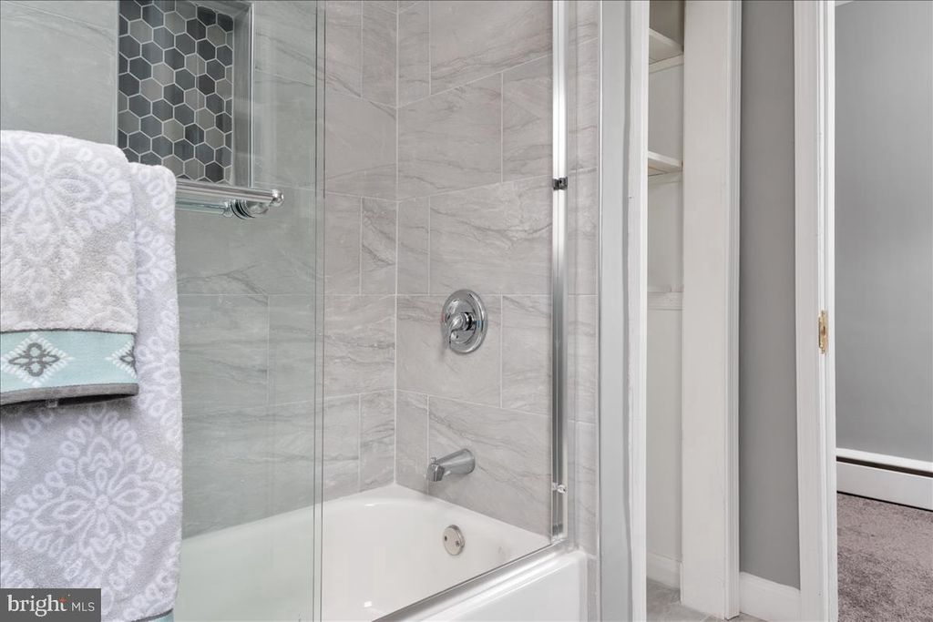 Image 18 of property listing at 2507 GEHB AVE, Baltimore, MD 21227