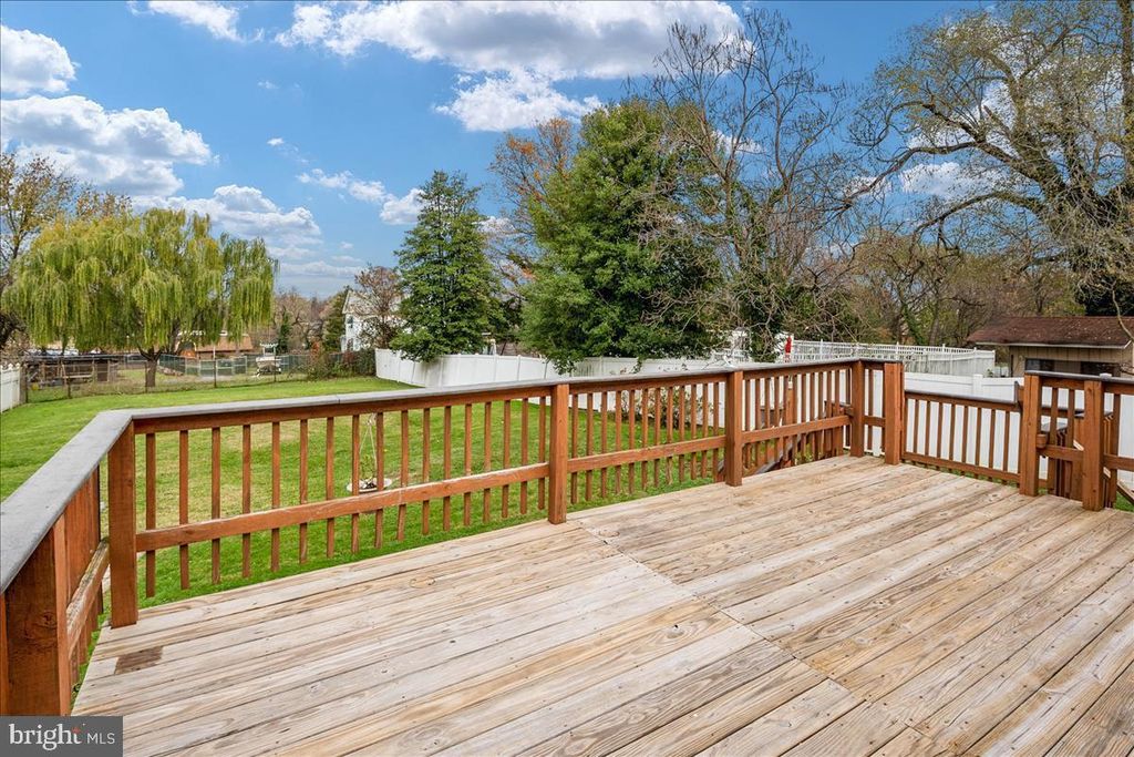 Image 26 of property listing at 2507 GEHB AVE, Baltimore, MD 21227
