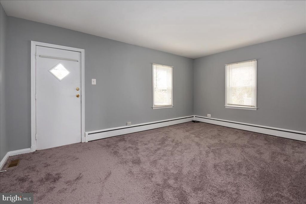 Image 5 of property listing at 2507 GEHB AVE, Baltimore, MD 21227