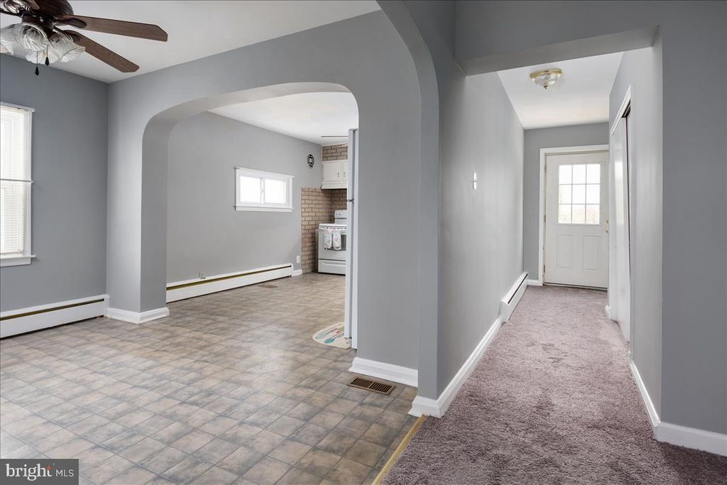 Image 7 of property listing at 2507 GEHB AVE, Baltimore, MD 21227