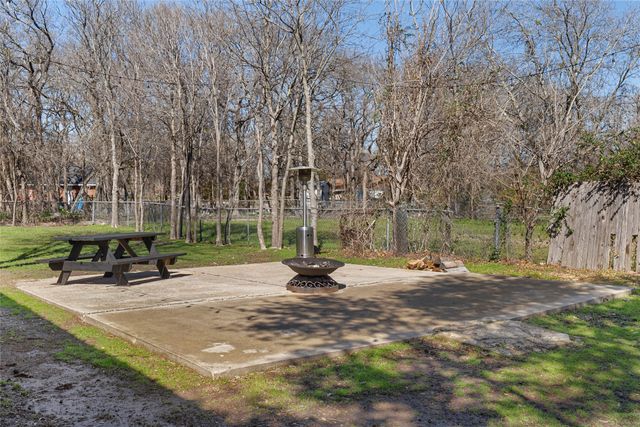 216 Avenue I, Lacy Lakeview, TX 76705