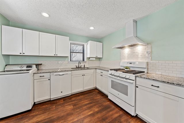 216 Avenue I, Lacy Lakeview, TX 76705