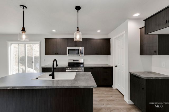 10851 Rutland St, Caldwell, ID 83605