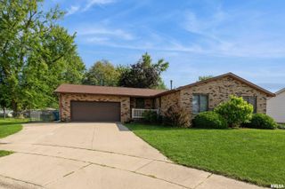1307 MAPLEWOOD Court, De Witt, IA 52742
