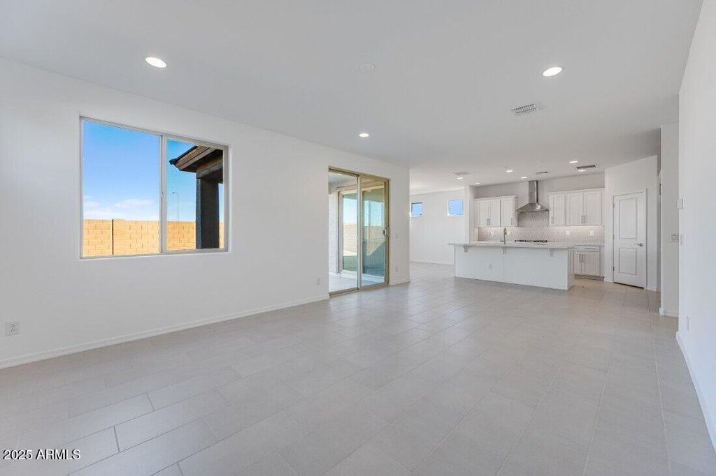 property-img