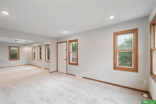 2335 S 123 Street, Omaha, NE 68144