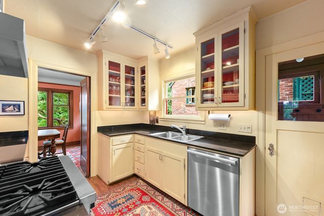 1226 25th Avenue E, Seattle, WA 98112