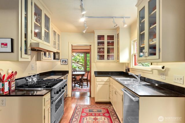 1226 25th Avenue E, Seattle, WA 98112