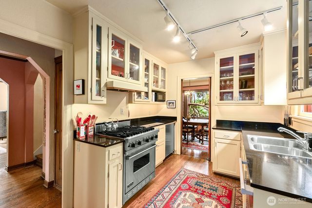 1226 25th Avenue E, Seattle, WA 98112