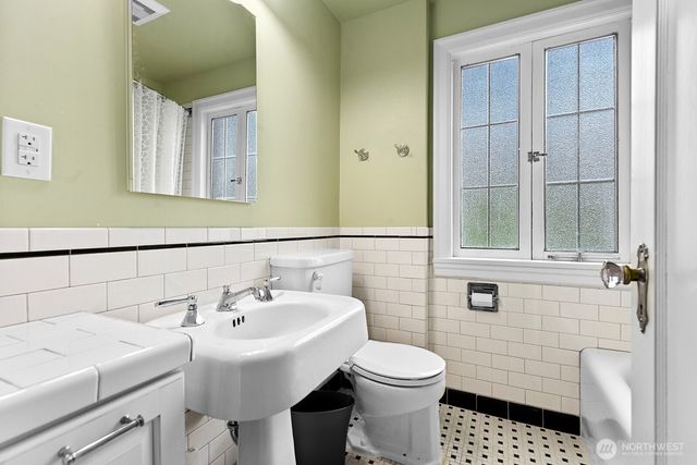 1226 25th Avenue E, Seattle, WA 98112