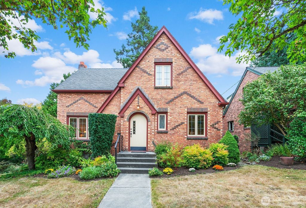 1226 25th Avenue E, Seattle, WA 98112