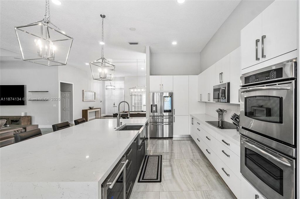 5646 NW 109th Ln, Coral Springs, FL 33076