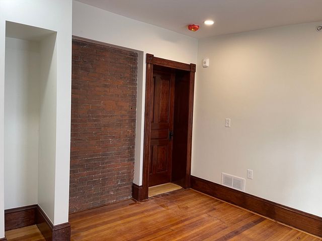 41 Summer St 10, Leominster, MA 01453