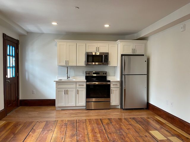 41 Summer St 10, Leominster, MA 01453