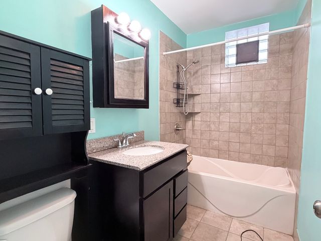 3300 S Ashland Avenue 1R, Chicago, IL 60608