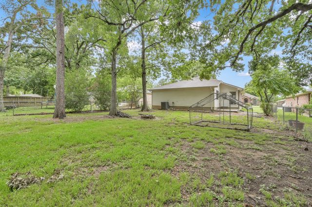 506 Paradise Lane, Montgomery, TX 77356