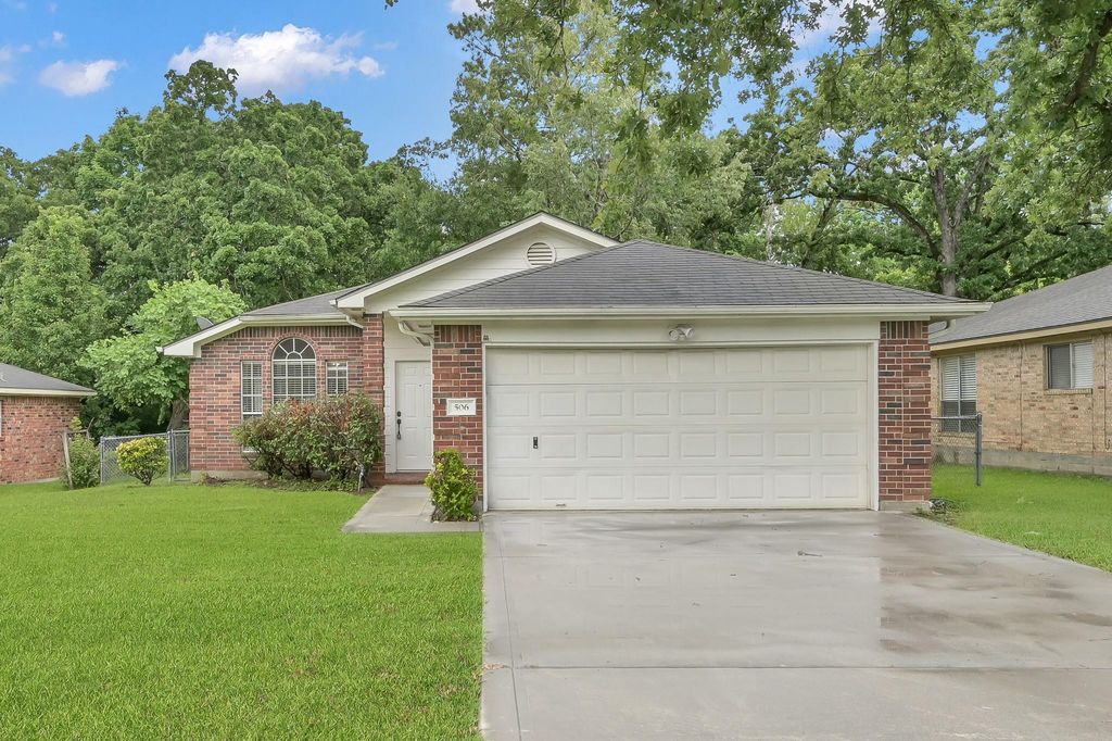 506 Paradise Lane, Montgomery, TX 77356