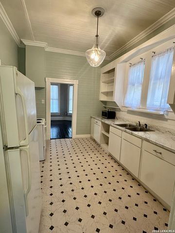 121 Daniel, San Antonio, TX 78204