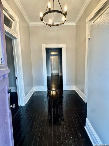 121 Daniel, San Antonio, TX 78204